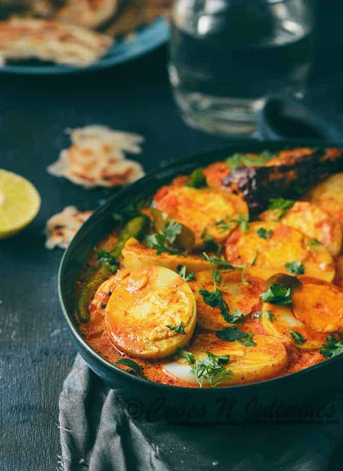 Kerala Style Egg Curry Recipe (Nadan Mutta Curry) - Cubes N Juliennes