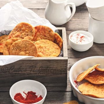 Gujarati masala puri served in wooden bowl.