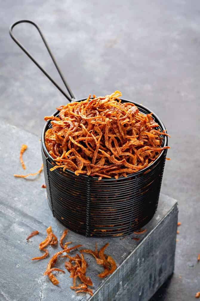 Golden fried onions. How to make crisp fried onions. make perfect Birista.