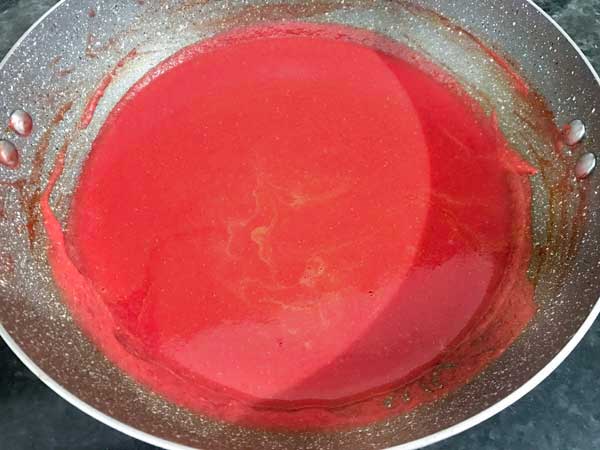 Beetroot Tomato soup is ready in pan