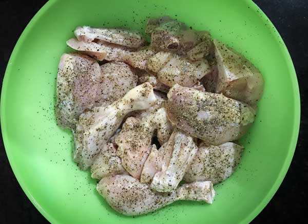 Black pepper powder, lemon juice and salt added in bowl with chicken for marination