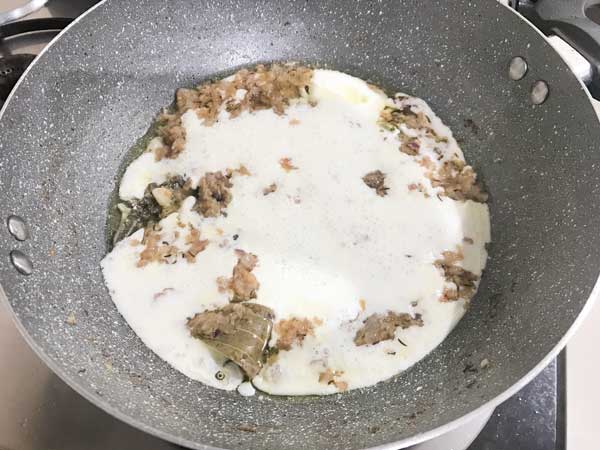 Whisked yogurt and salt added in pan for chicken kali mirch recipe
