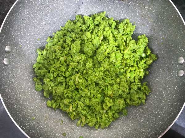 Coarsely mashed green peas in pan