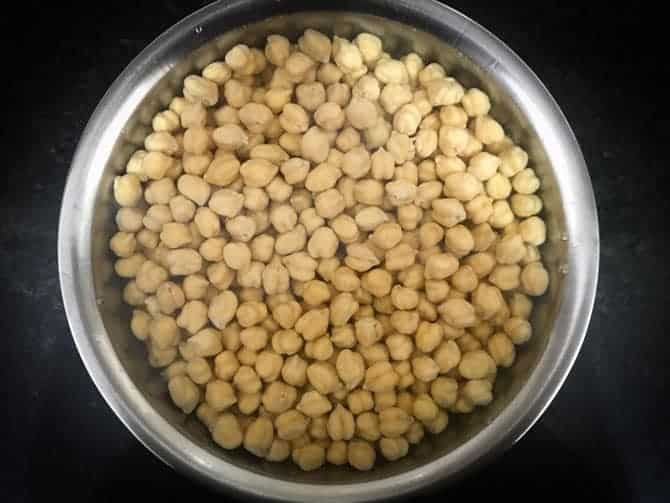 Chickpea soaked in water in bowl.