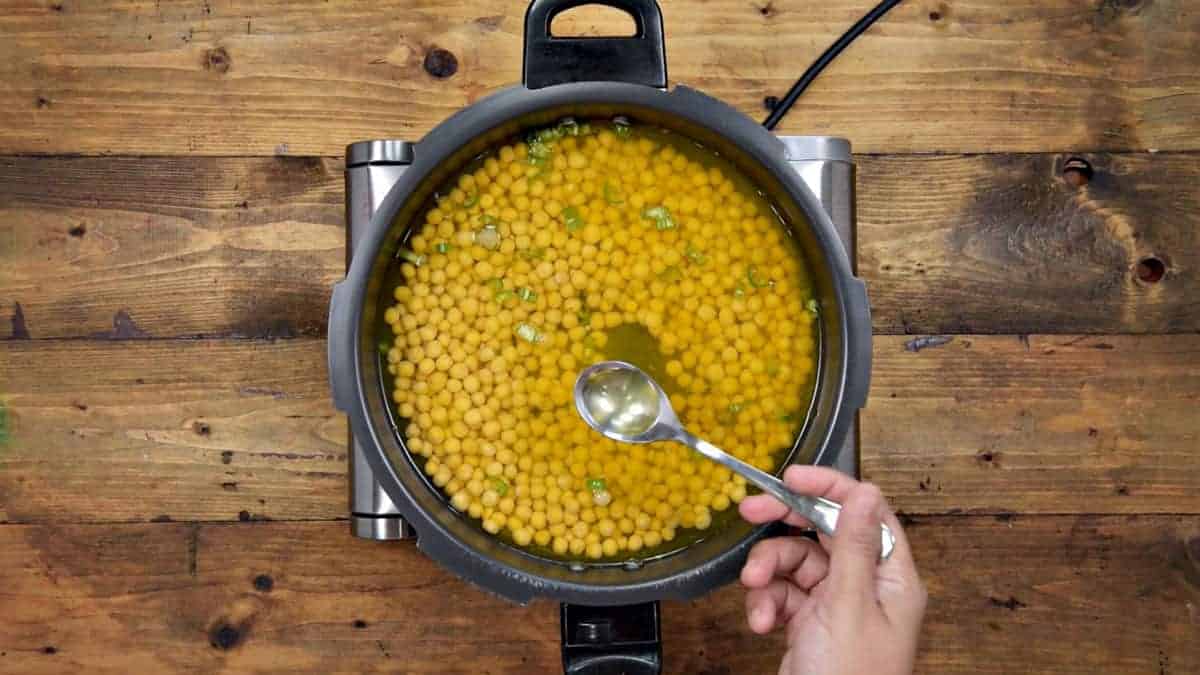 Water and oil added in cooker.