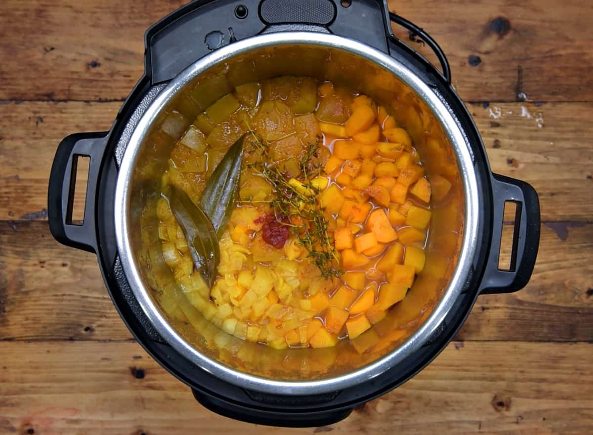 Cooked butternut squash soup mixture in instant pot.