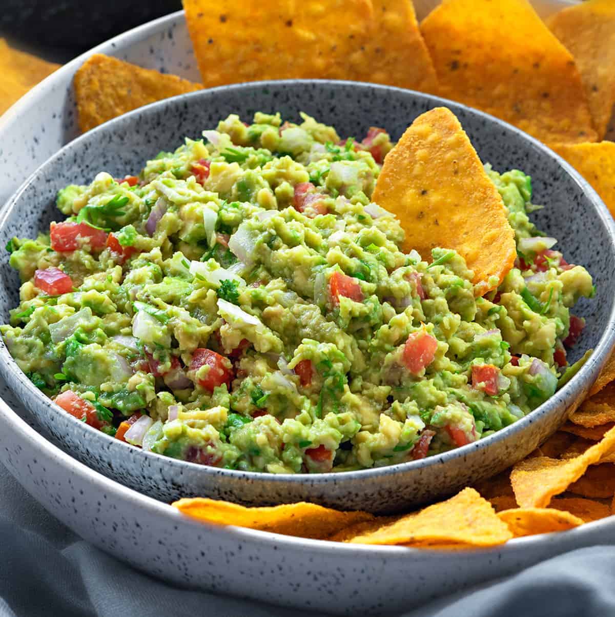 Best Guacamole Recipe (Simple, Easy and Authentic) - Cubes N Juliennes