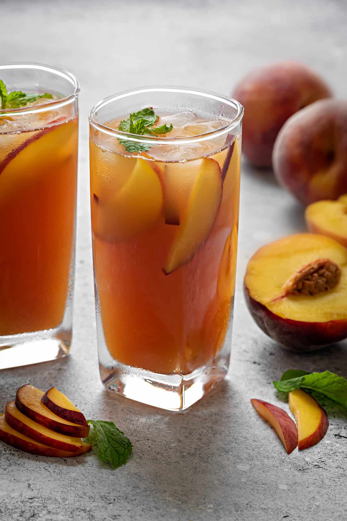 How to Make Peach Iced Tea - Alphafoodie