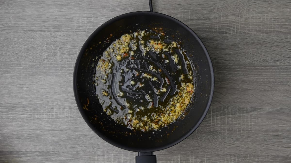 sautéeing garlic in skillet with oil 