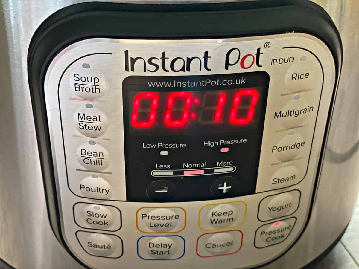 instant pot pressure cooker timer set to 10 minutes on high pressure.