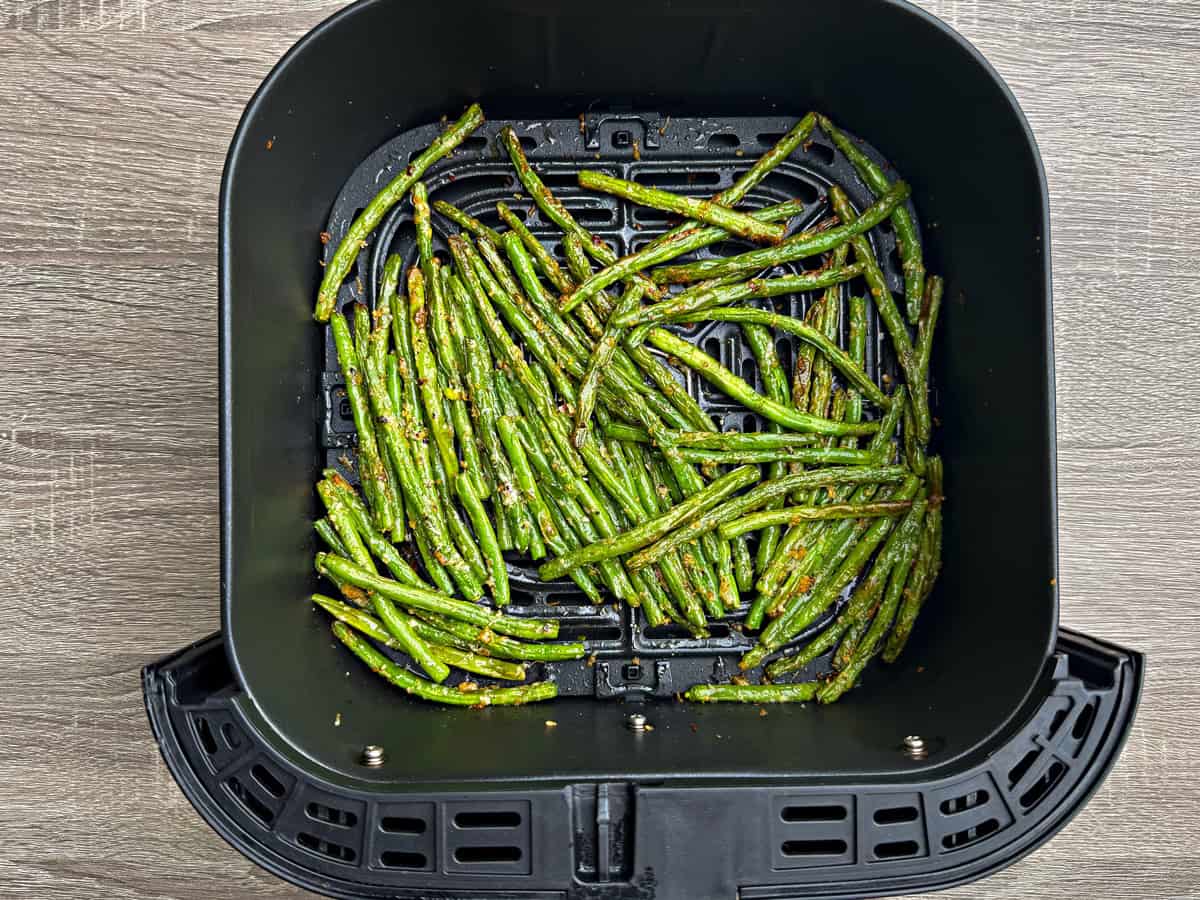 Air fried green beans is now ready to enjoy.