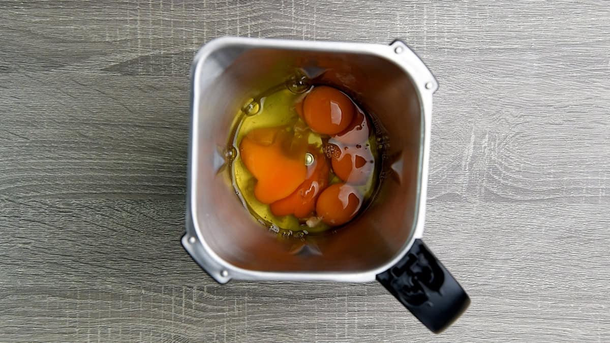 Six eggs added to a blender jar.